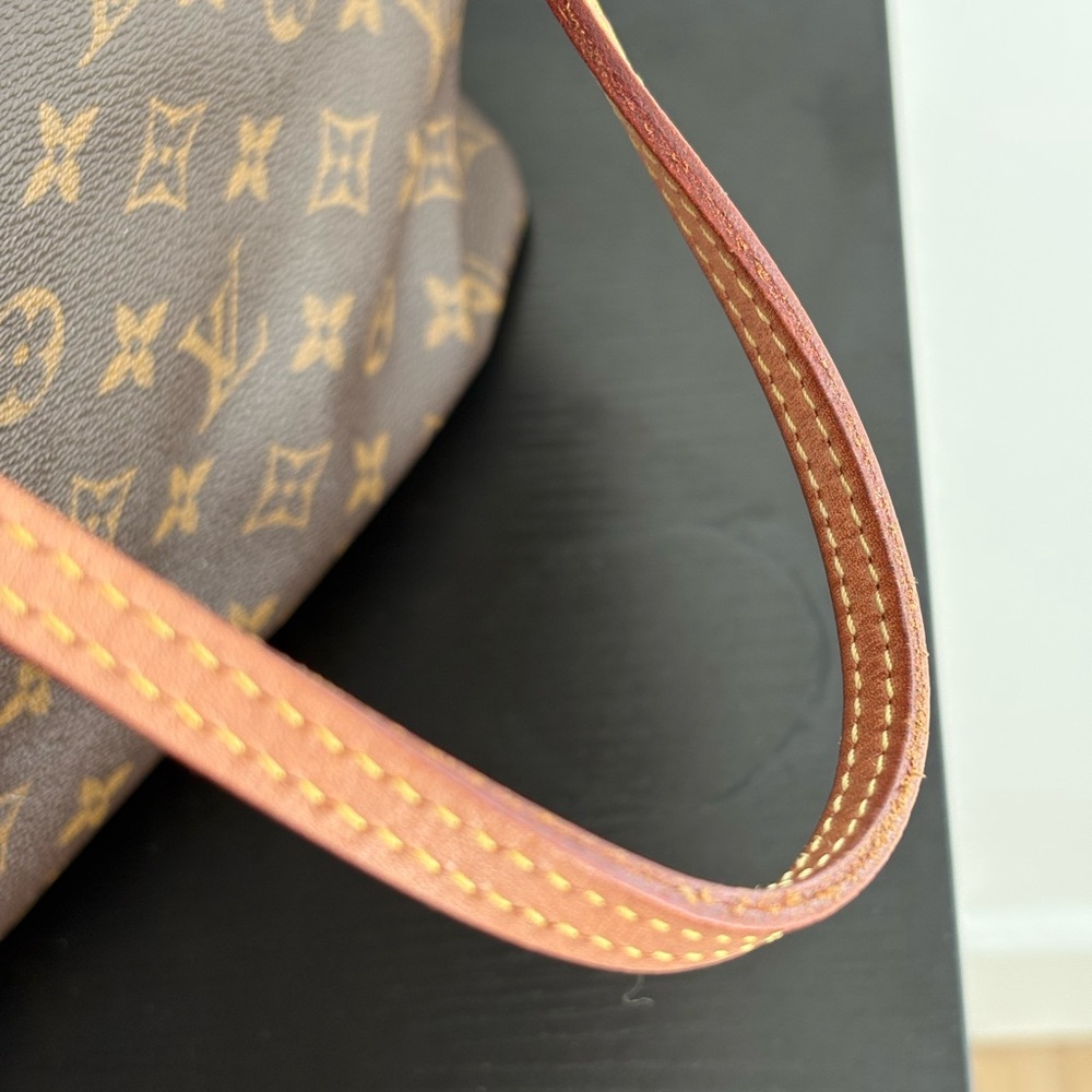 Louis Vuitton Monogram Neverfull MM - Picture 10 of 16